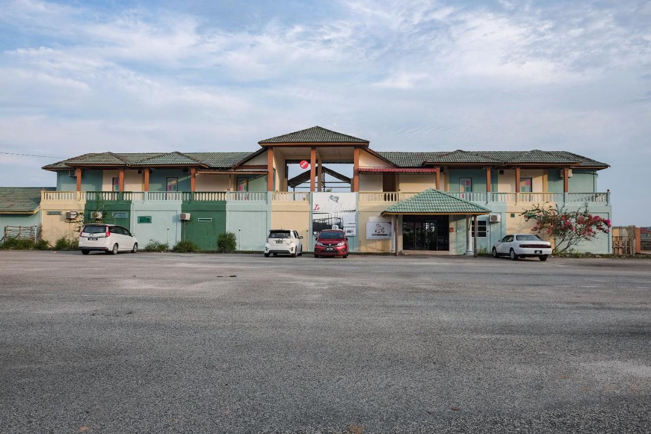 Oyo 90015 Indah Chalet Kuala Rompin Exterior photo